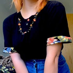 Vintage Capacity Knits Top Black/Floral Embroidery